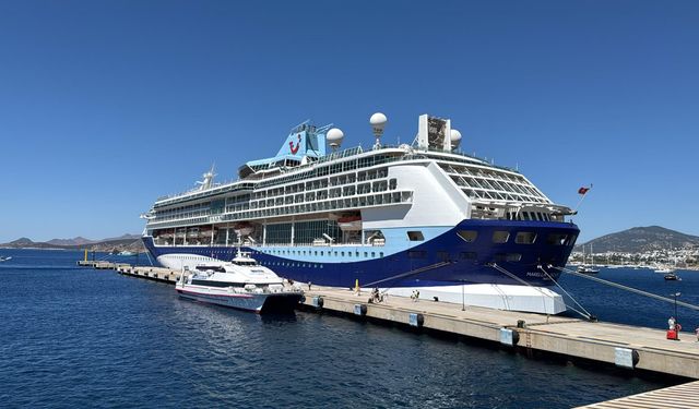 Bodrum Limanı'nda turist yoğunluğu: 1819 yolcu geldi