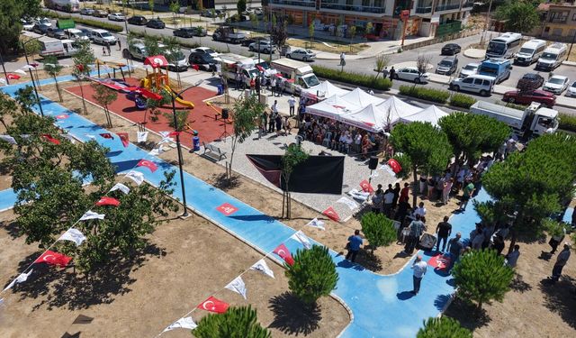 Bayraklı'ya çifte yatırım: Yeni park ve otopark hizmete açıldı