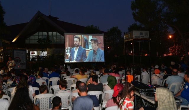 Bornova’da yaz akşamları Açık Hava Sinemasıyla şenleniyor