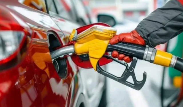 Akaryakıta çifte zam geldi: Bazı illerde motorin 75 TL'yi aştı