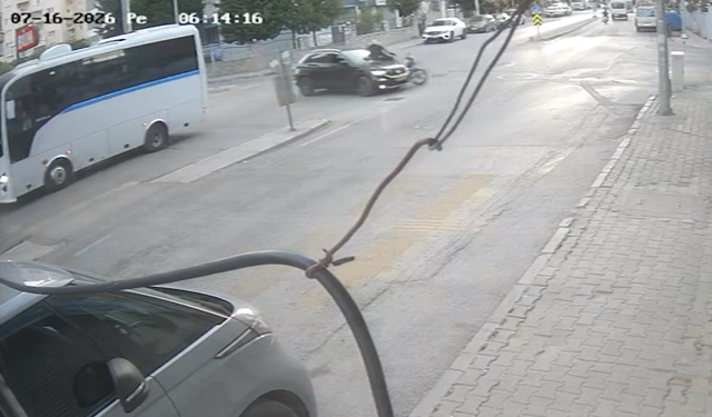Vicdansız sürücü, çarpıp kaçtı... O anlar güvenlik kamerasında!