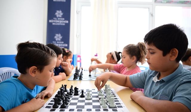 Aydın Büyükşehir Belediyesi’nin satranç eğitimleri sürüyor