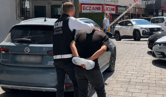 İzmir’de oto galeriyi kurşunlayan 2 kişi tutuklandı
