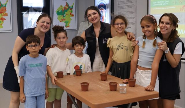 Efes Tarlası'nda çocuklar toprağı keşfetti