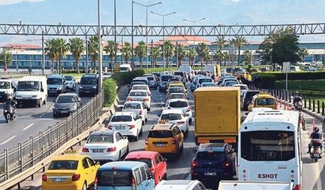 İzmir'de araç sayısı patladı: 2 milyon 155 bine ulaştı