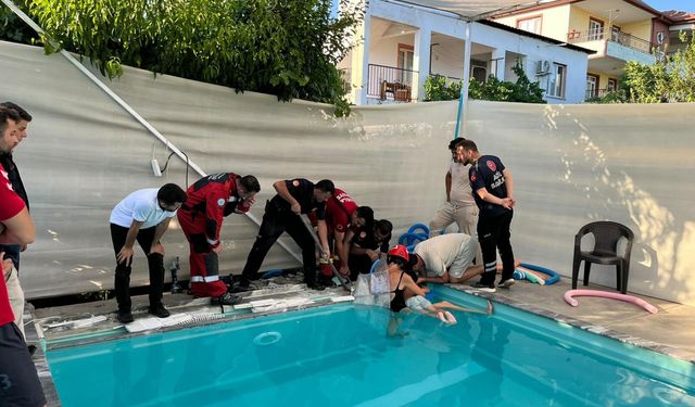 İtfaiyeden zamanla yarış: 4 yaşındaki çocuk kurtarıldı