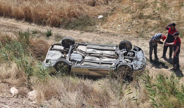 Kavşakta feci çarpışma: Otomobil şarampole uçtu!