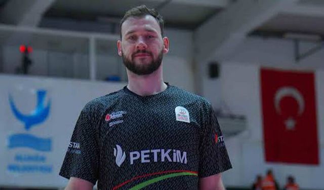 Aliağa Petkimspor'da Litvanyalı Martynas Sajus ayrıldı