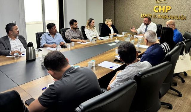 CHP İzmir'de yeni yönetimden ilk toplantı