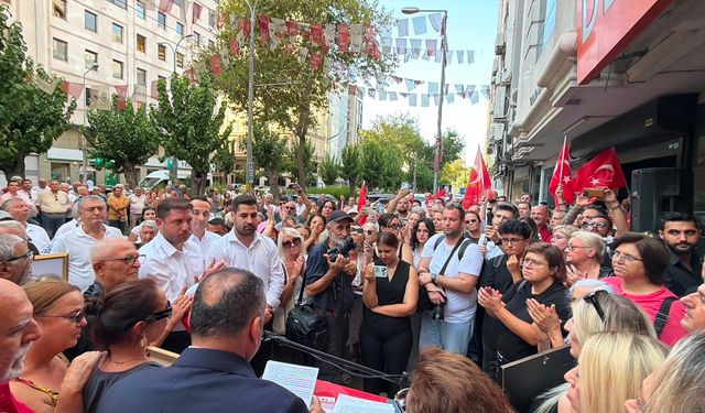 CHP Konak’ta yaprak dökümü: Serkan Kalmaz ve yönetimi istifa etti