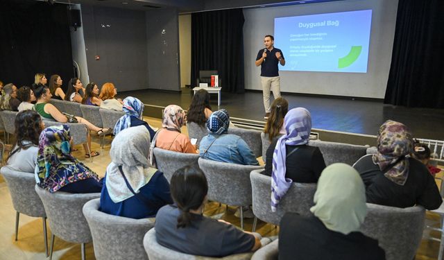 Uzman isimler Bornova’da çocuk eğitimini anlattı