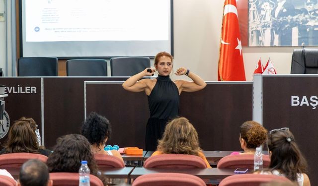 Karşıyaka'da personele ‘daha sağlıklı çalışma’ semineri