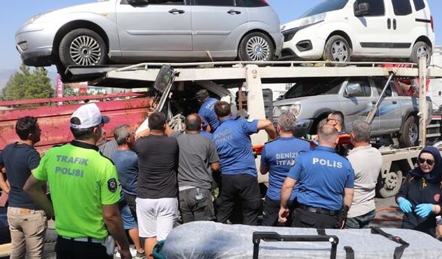Çekici, kırmızı ışıkta bekleyen kamyonete çarptı: 2 yaralı!