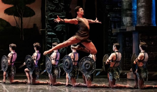 Aspendos'ta festival perdesi 33. kez açılıyor