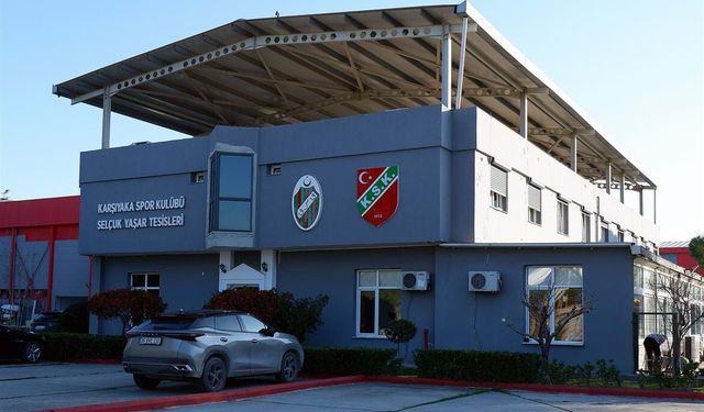 Karşıyaka'da tesisler ve saha elden geçti