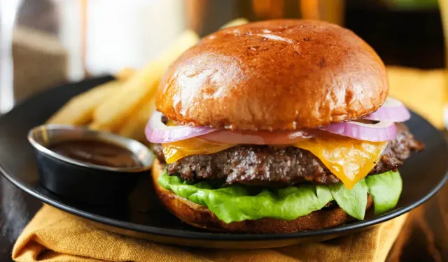 Dört parçaya bölünerek satıldı: Ünlü fast-food şirketi iflas etti