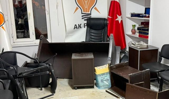 AK Parti ilçe binasına saldırı!