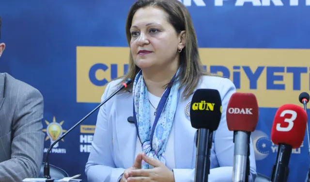 Burcu Köksal: "Cumhurbaşkanımızı bir daha seçtirmek için gece gündüz çalışmalıyız"