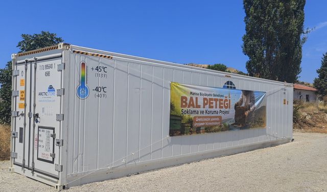 Manisa Büyükşehir Belediyesi’nden arıcılara petek desteği