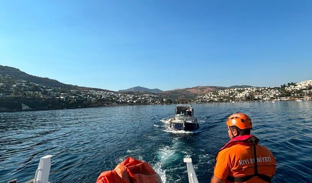 Bodrum'da su alan teknedeki 4 kişi kurtarıldı
