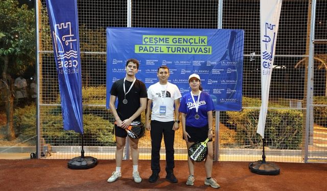 Çeşme’de spora yeni yatırım: 16 Eylül Kurtuluş Parkı’na padel kortu kazandırıldı