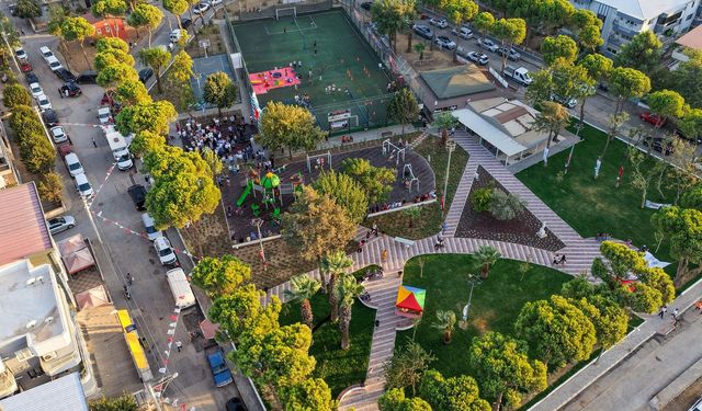 Gaziemir Belediyesi yenilediği Şehit Ferit Yaşarlar Parkı’nı hizmete açtı
