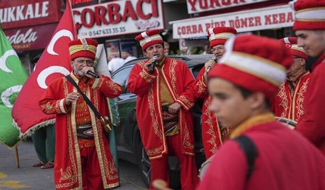 İzmir’de AK Parti’ye dikkat çeken katılım: CHP ve diğer partilerden 500 kişi geçti