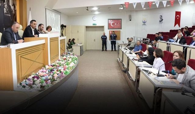 Çiğli Meclisi'nde 30 milyon TL iddiası: “Gümrükçü döneminde toplandı”