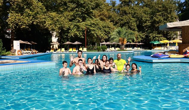 Selçuk'ta engelsiz çocukların kulaçları geleceğe uzanıyor