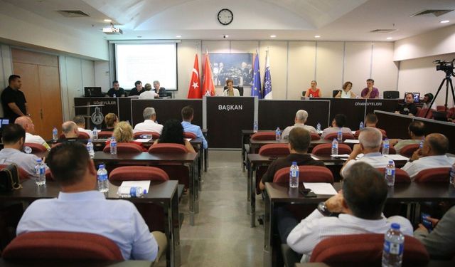 Karşıyaka’da 25 yıllık tahsis krizi: CHP ikiye bölündü, AK Parti’den destek!