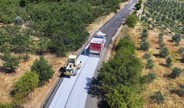 14 kilometrelik yol yenileniyor: Gördes’te asfalt seferberliği