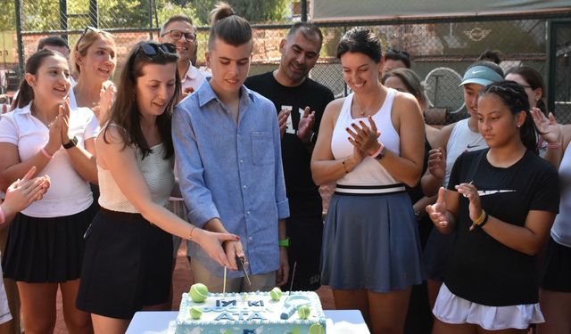Otizmli milli tenisçi Ata’nın doğum günü tenis turnuvasıyla kutlandı