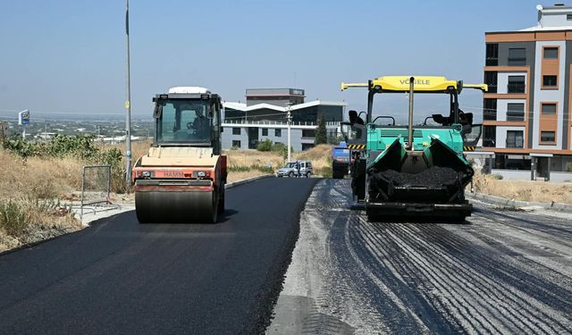 Turgutlu Ergenekon’da asfalt seferberliği: 4 bin ton sıcak asfalt seriliyor