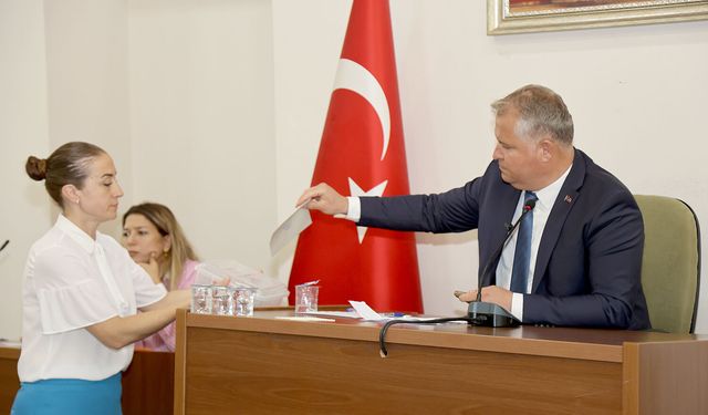 Urla'da istifalar sonrası ilk meclis... Komisyon seçimleri yenilendi!
