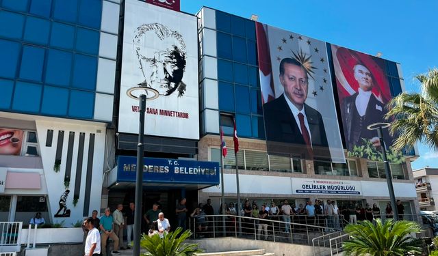 Menderes Belediyesi’ne Erdoğan pankartı asıldı!
