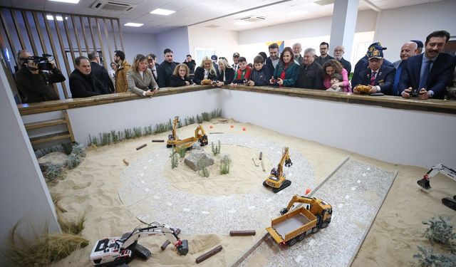 Karşıyaka’da gençlere renkli buluşma noktası: “Genç Yaka”