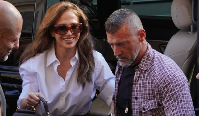 Jennifer Lopez yakışıklı korumasıyla el ele
