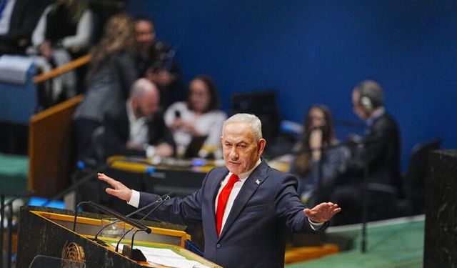 Netanyahu konuşurken salonu terk edenleri not aldılar!
