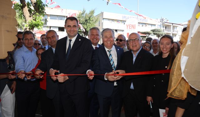 YENİ Parti’nin Urla açılışında iktidar mesajları