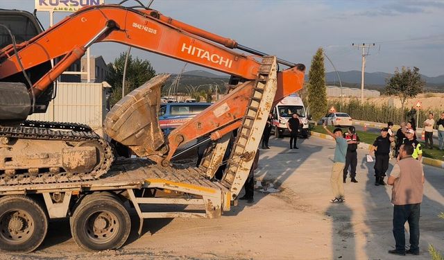 Çekici ile işçi servisi çarpıştı: Yaralılar var!