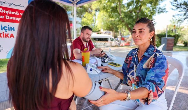Buca’da sağlıklı yaşam seferberliği: Şeker ve tansiyon ölçümü yapıldı