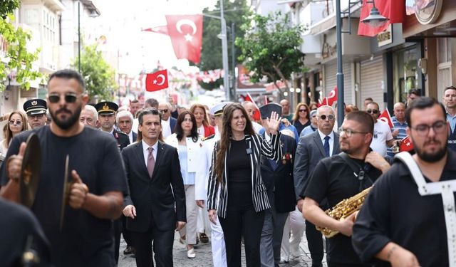 Çeşme kurtuluşunun 104. yılını gururla kutladı