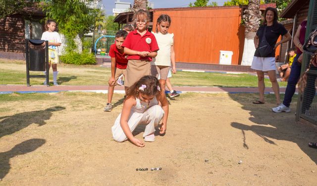 Seferihisar Belediyesi, çocukları geçmişin sokak oyunlarıyla buluşturdu