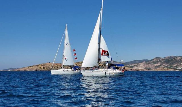 Foça’da 104’üncü yıl coşkusu: Yelkenler Atatürk için açıldı
