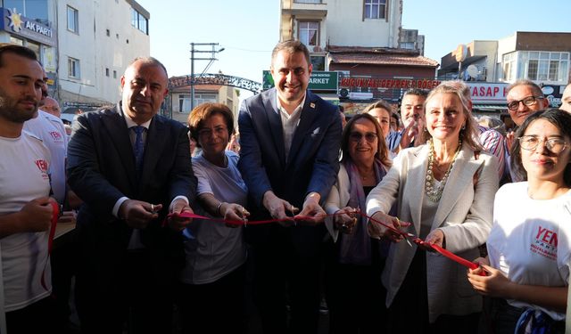 YENİ Parti Güzelbahçe’de sahaya indi... “Mandalinan dalında kalmayacak teyzem”