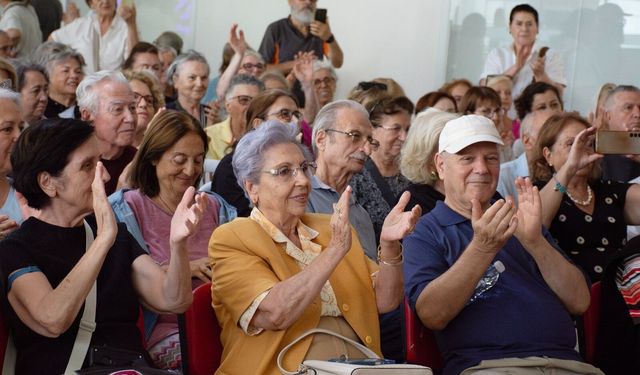 Karşıyaka’da Alzheimer’la yaşam konuşuldu