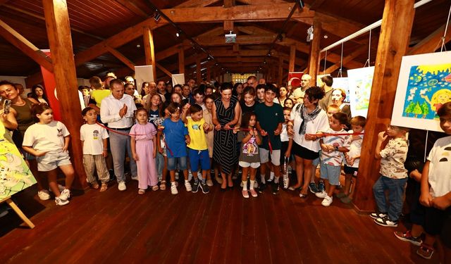 Çocukların fırçasından barış: Selçuk’ta anlamlı sergi