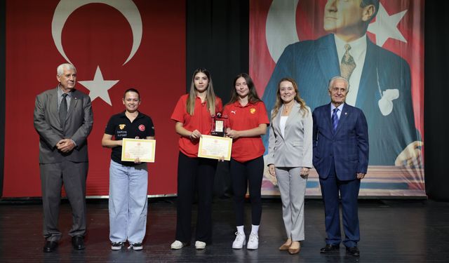Konak’ta sporun emektarlarına vefa gecesi