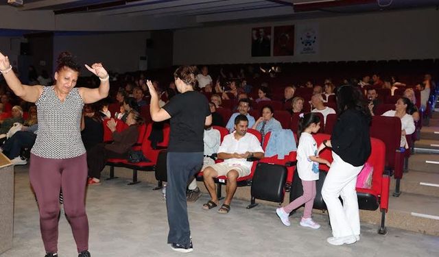Çiğli'de kahkaha ve eğlence dolu gece