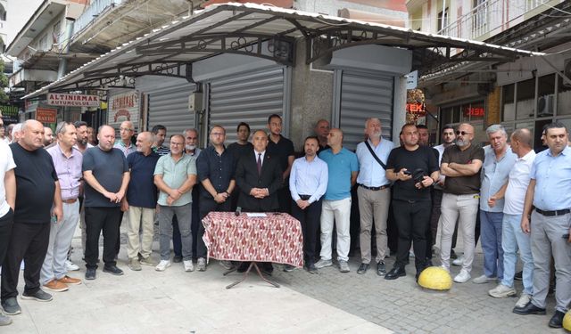 Salihli’de kuyumcular kepenk indirdi: Soygun girişimine tepki
